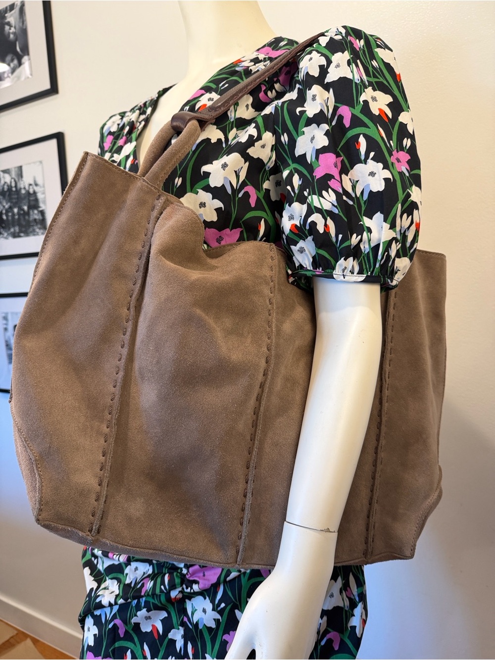 The Sak Los Feliz Slouchy Large Hobo Tote Bag in Mushroom Taupe Suede Leather - Picture 2 of 16